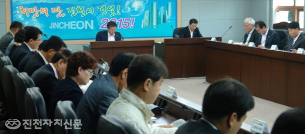 제34회 생거진천 문화축제의 성공을 위해 지난 30일 군청 소회의실에서 제2차 상황보고회를 개최했다. 