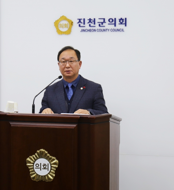 김성우 의원이 5분 발언을 하고 있다.